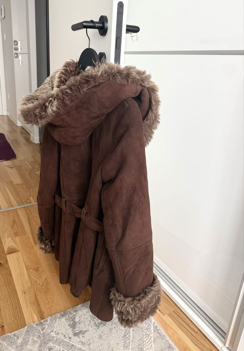 Haina blana Naturala , geaca groasa piele . S-M , Perfecta, cu Gluga .