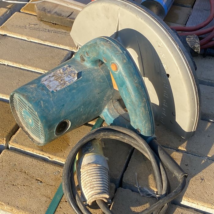 Circular MAKITA 5903R/1 1550W 235MM