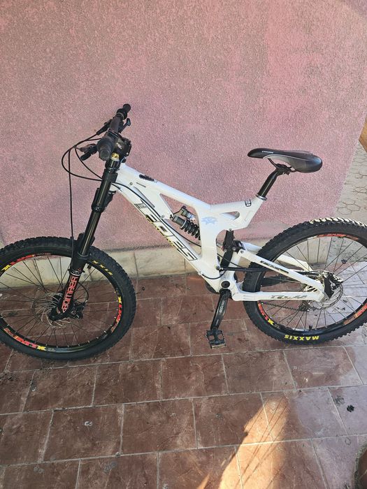 Schimb bicicleta downhill