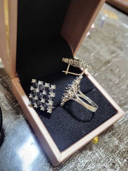 Комплект бриллиантовый с сапфирами