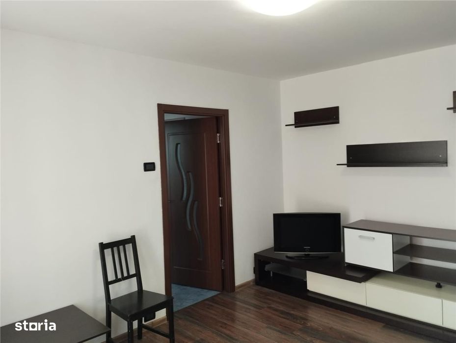 2 camere semidecomandate, Centru