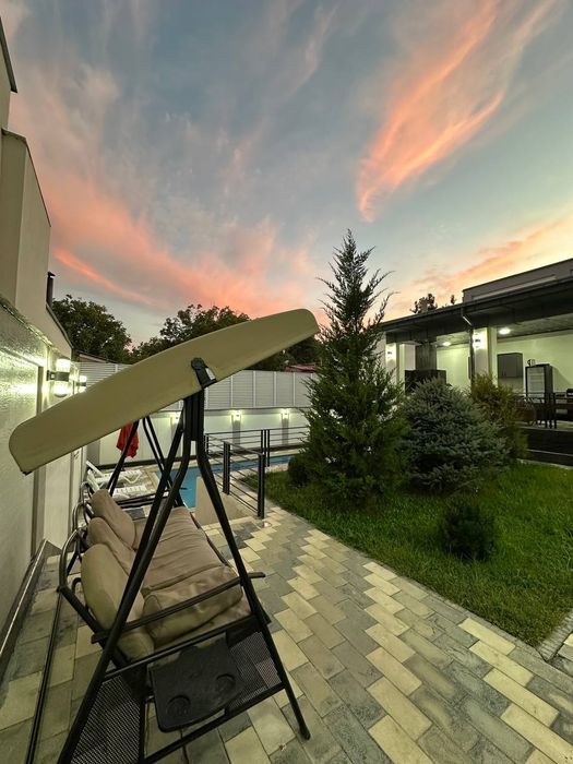 Xumsonda dacha ZUDLIK bilan sotiladi
