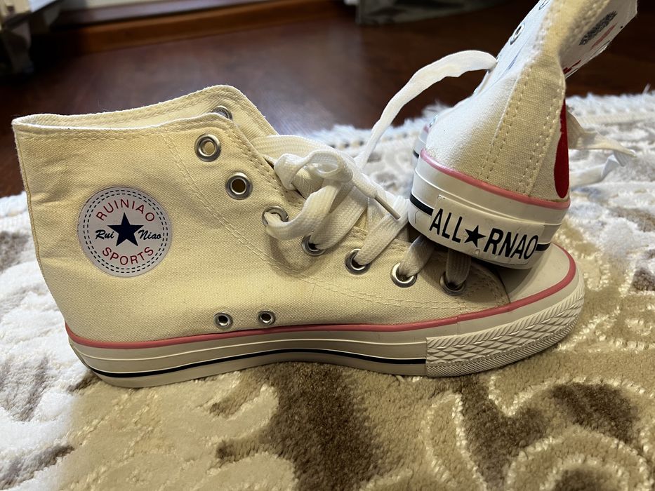 Продам женские кеды