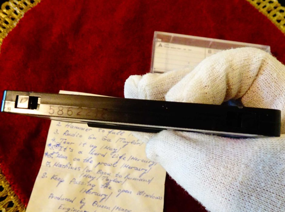 Аудиокасета Sony UCX60 с Queen и Slade.