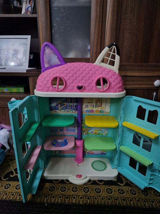 Casa de papusi Gabby - casuta lui Gabby din desene in forma de pisica