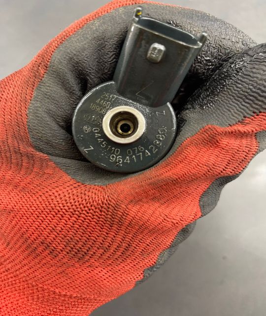 Injector motorina 044511076 Citroen Berlingo prima generatie (facelif