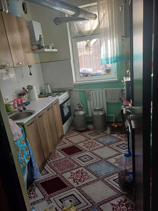 Шофирконда 3 хоналик квартира сотилади.