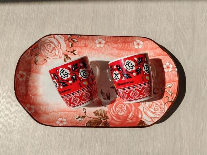 Комплект порцеланови чашки + чинийка Шевица и роза