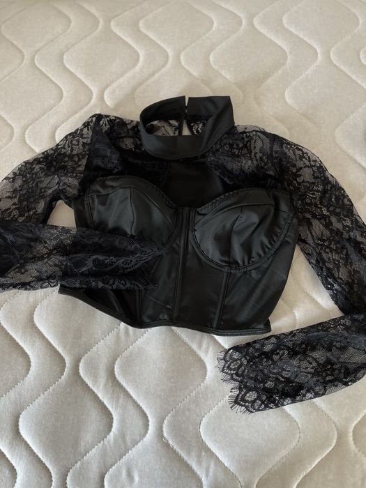 Дантелен къс топ с мрежести ръкави