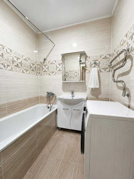 Продам  2х комн кв Батыс с ремонтом