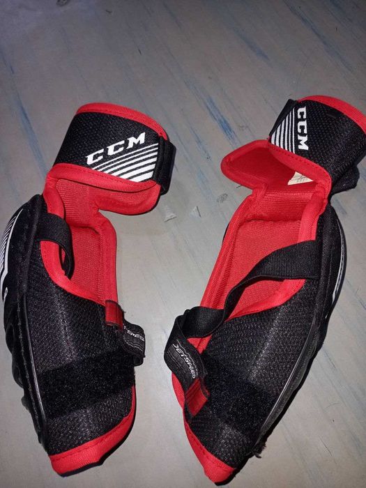 Продам налокотники хоккейного игрока марки CCM размер SR S