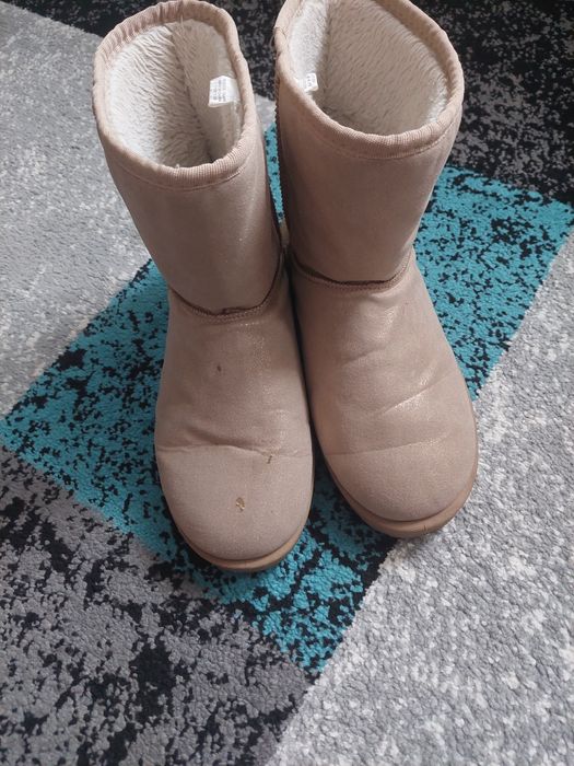 Cizme Ugg aurii imblanite