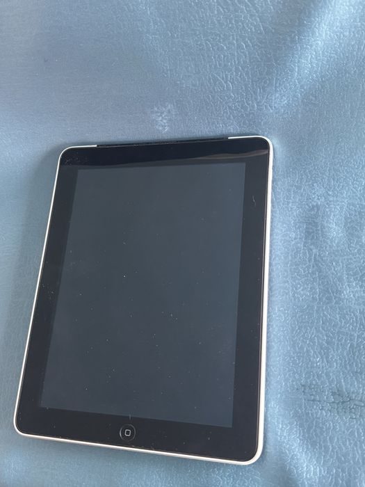 Таблет Apple iPad 1st Gen (A1337 EMC 2328) 64GB + 3G ОТКЛЮЧЕН!