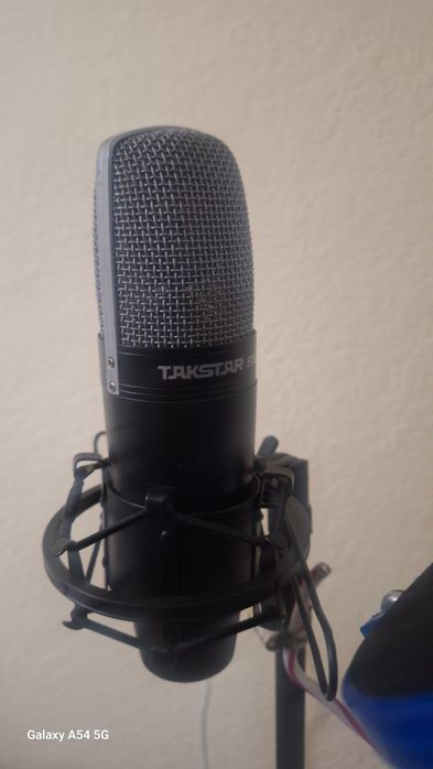 Продается студийный микрофон Takstar SM 58