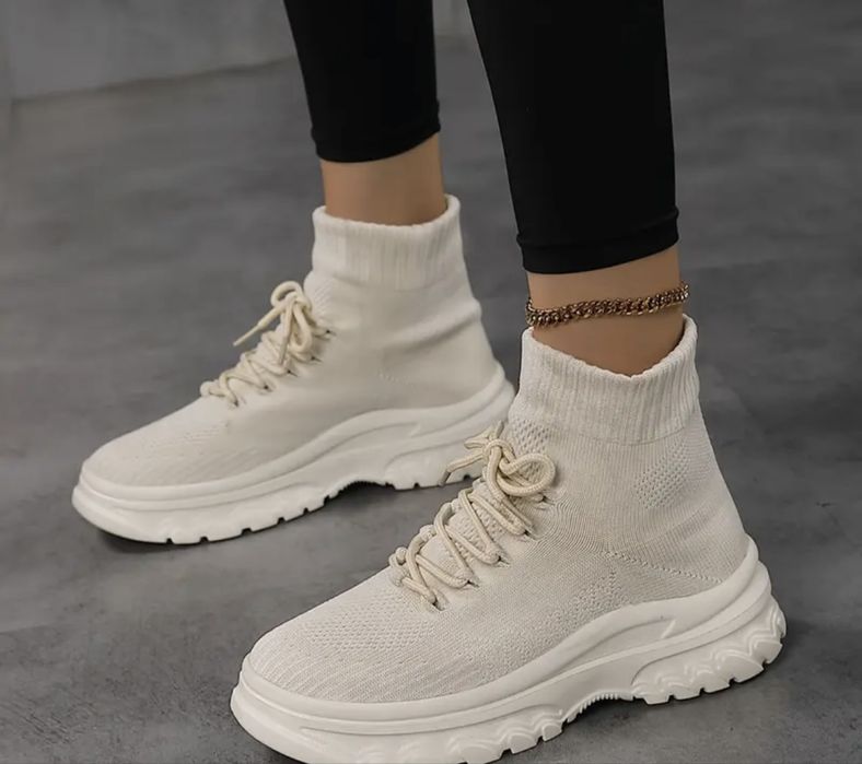 Нови обувки елегантни изчистени бежави