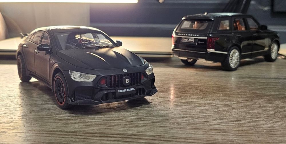 Range Rover и Mercedes-Benz Brabus Rocket 900 железная машинка