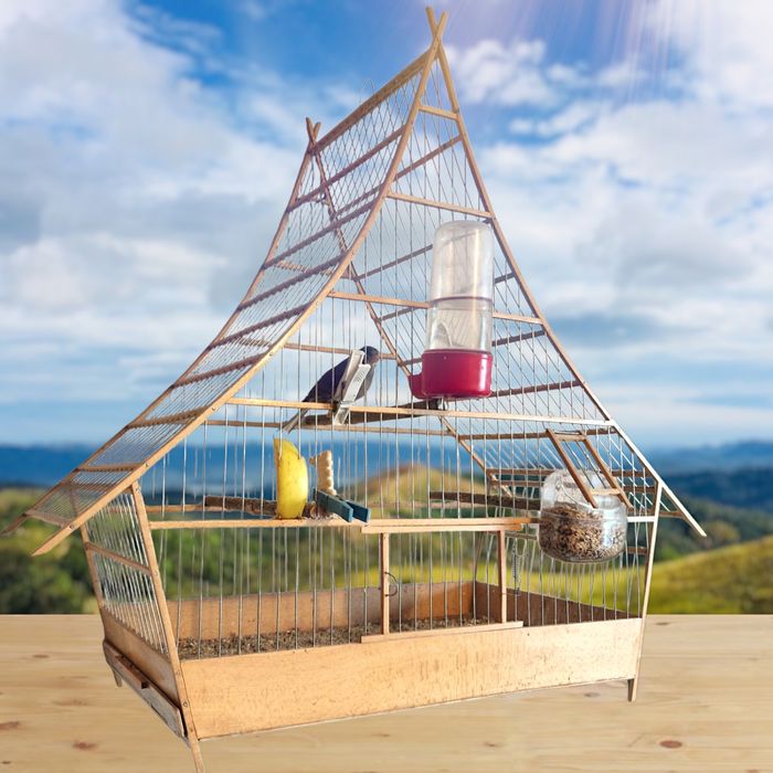 Ръчно изработена дървена клетка за декоративни птици