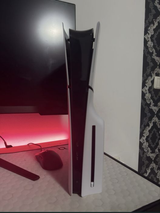 Vand ps 5 nu are absolut nici un defect se prezinta foarte bine