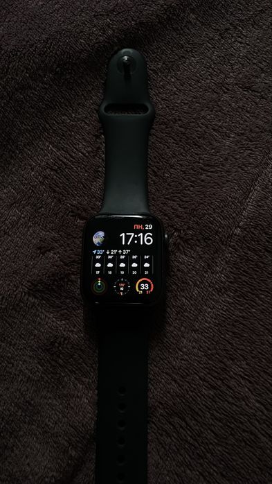 Apple watch SE.