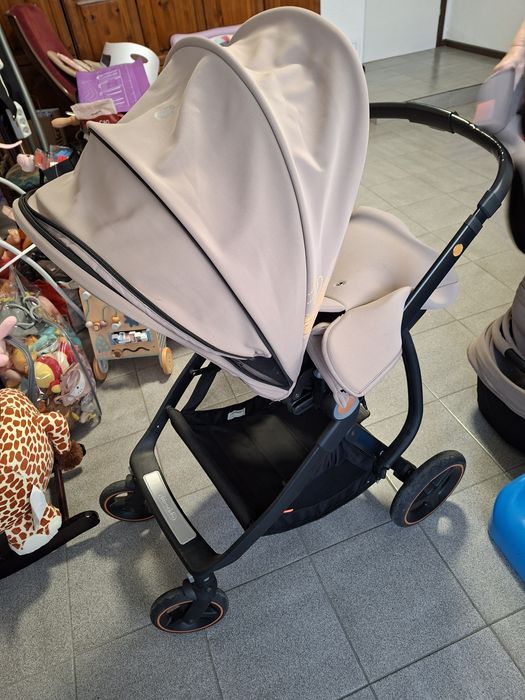 Детска количка много добре запазена