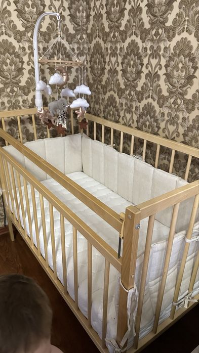 Продам манеж с матрасиком и бортиками в идеальном состоянии!