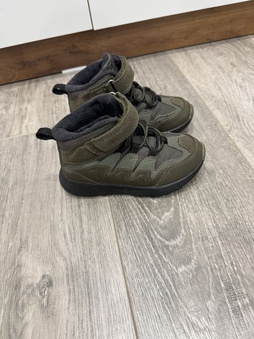 Продам детскую обувь