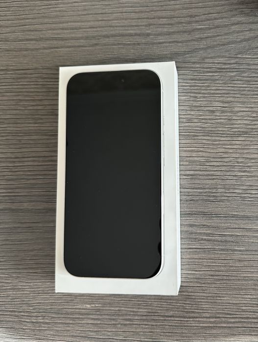 iPhone 16 128GB White