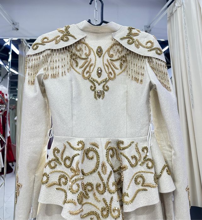 На прокат очень красивый наряд