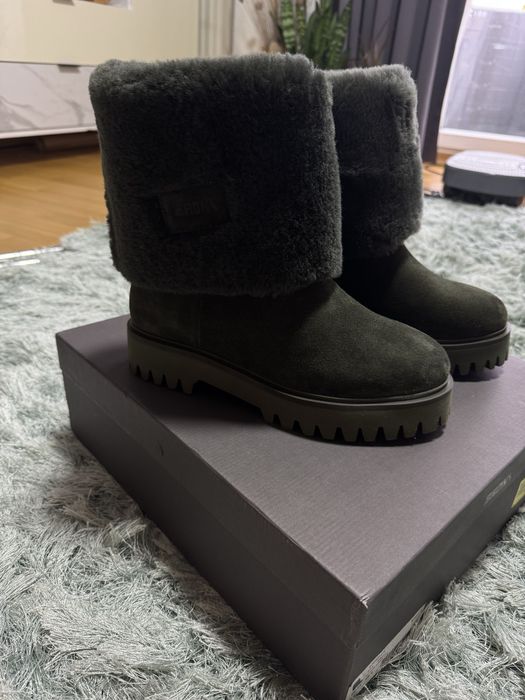 Vand ghete din piele intoarsa