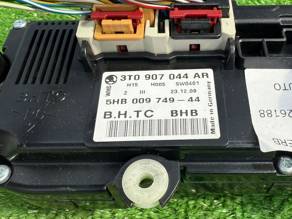 PANOU COMANDA AC / CLIMA SKODA SUPERB II Combi 2010 2.0 DIESEL COD OEM 3T0907044AR 5HB009749 - 44 2008-2015
