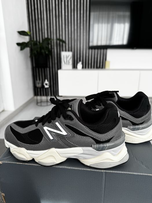 Adidasi New Balance 9060