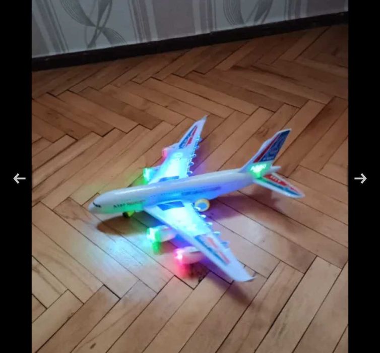 Музикален и светещ самолет