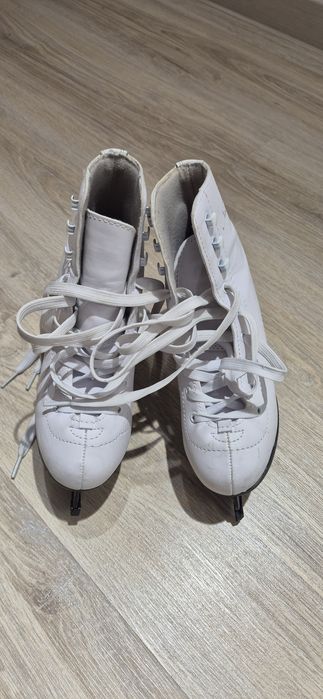 Продам детские коньки для девочки 35р.