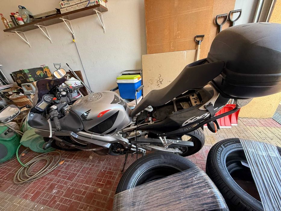 Motocicleta HONDA CBR F4I