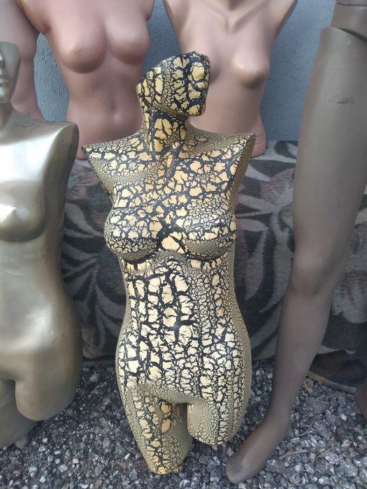 Лот манекени . Цената е за всички .