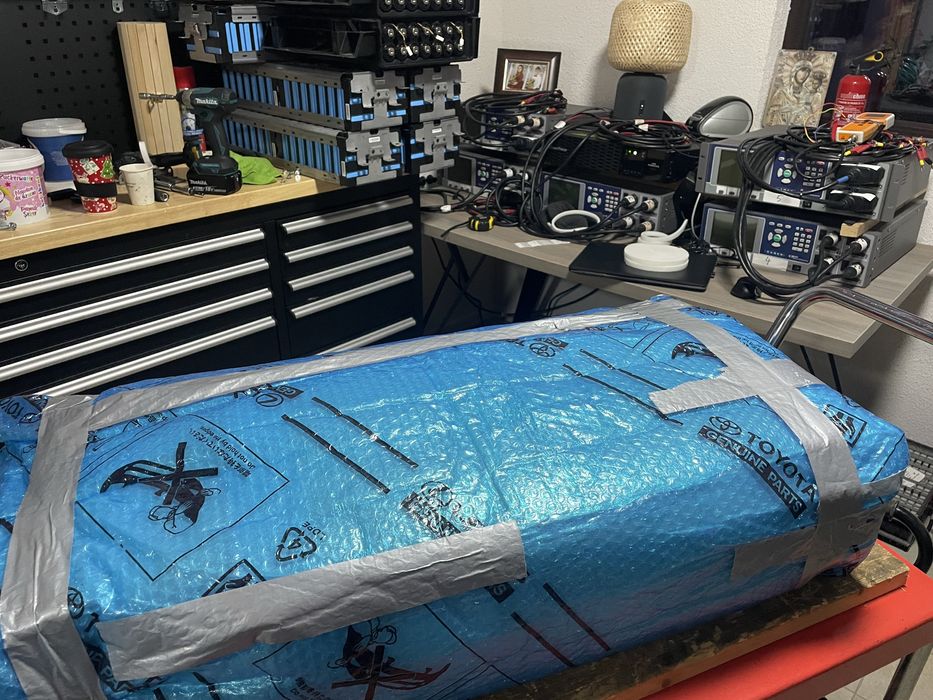 Reconditionare baterii hybrid.