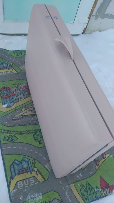 Продам новую кушетку