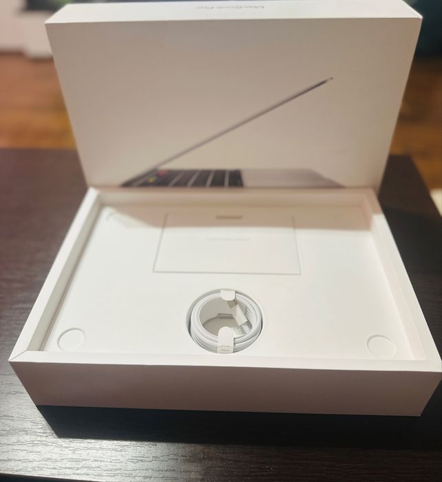 MacBook Pro 13" 2020 intel i5, 512 GB SSD, 16 GB RAM