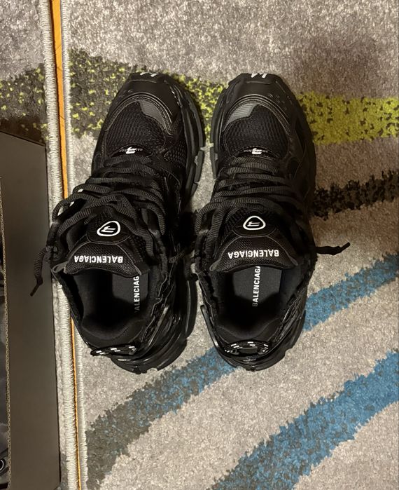 Balenciaga runner black