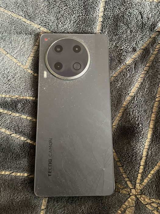 Продам телефон  Tecno camon 30