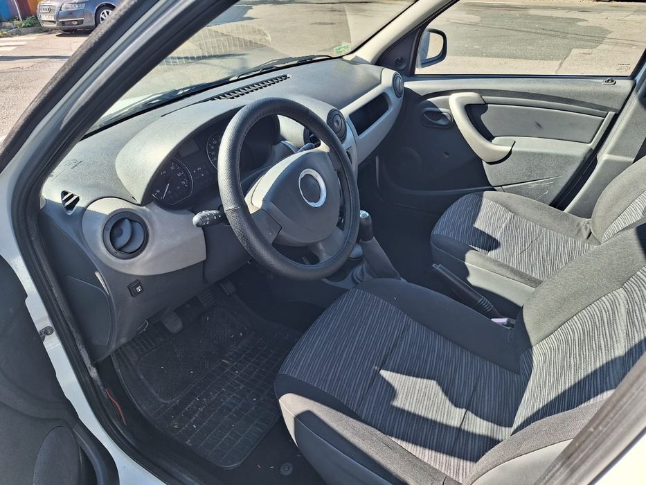 Vând Logan 1.4benzina