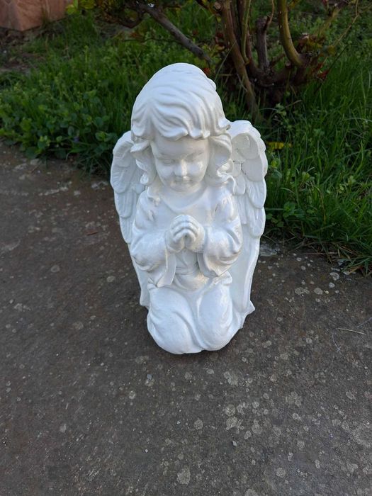 Ingerasi Cimitir, sau curte/ gradina