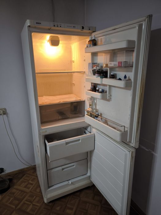 Продаётся холодильник Bosch и Зил-москва, рабочие