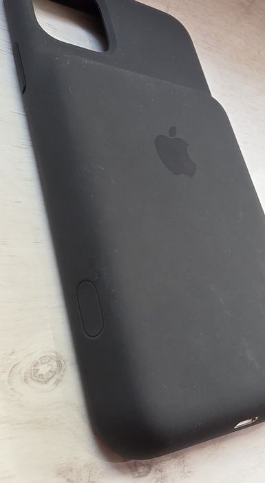 Чехол на айфон с батарейкой.