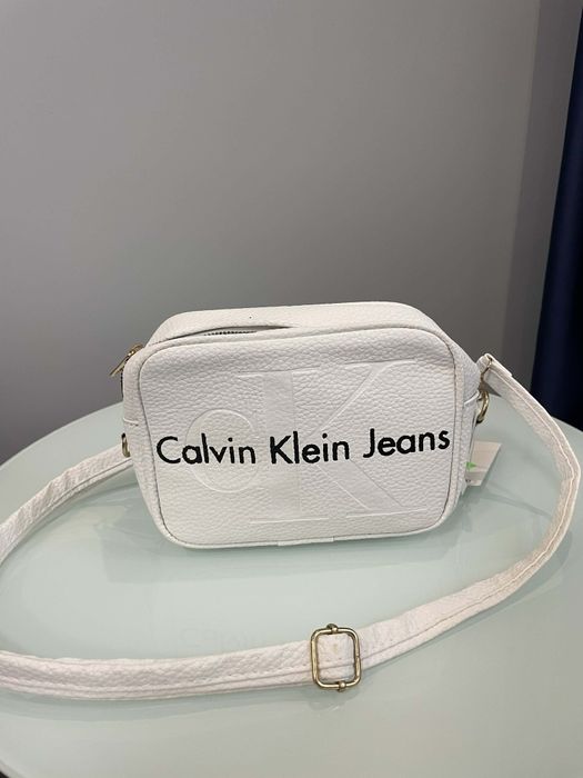 Чанти от всички модели и портмонета