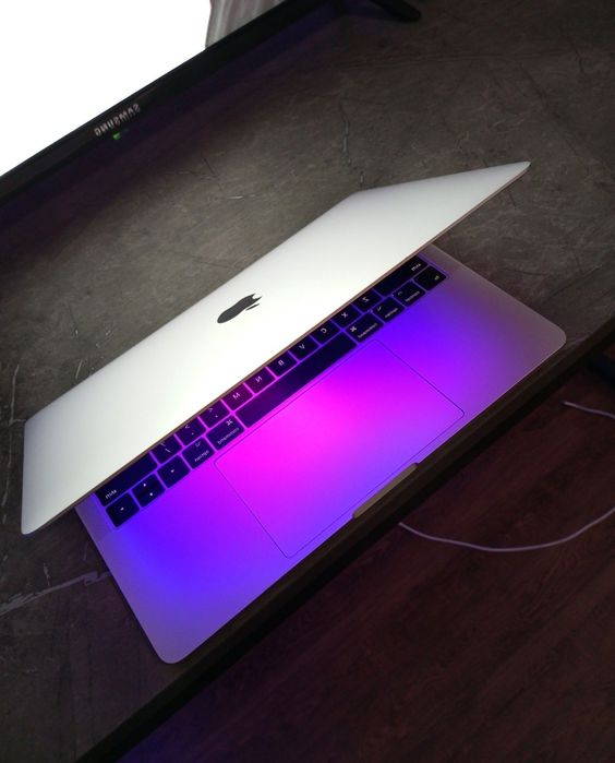 Apple MacBook PRO 15"/ 16/512. В отличном состояние.