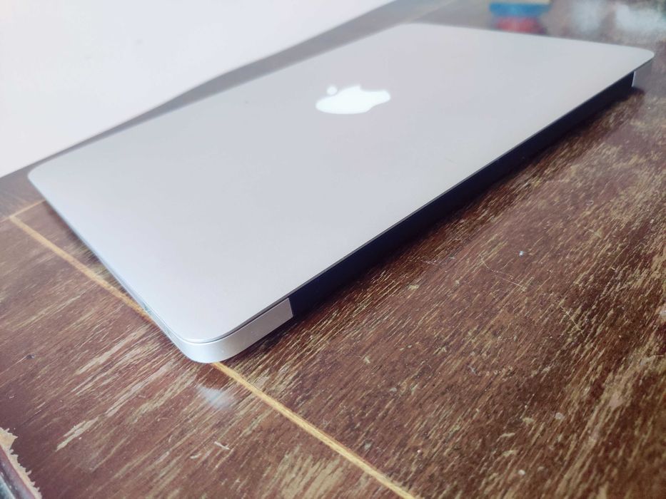 Macbook Air 11,6 2014 отлично работещ, запазен, Big Sur MacOS, зарядно