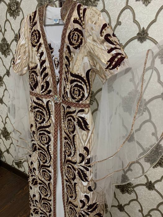 Продаю ансамбль национальный