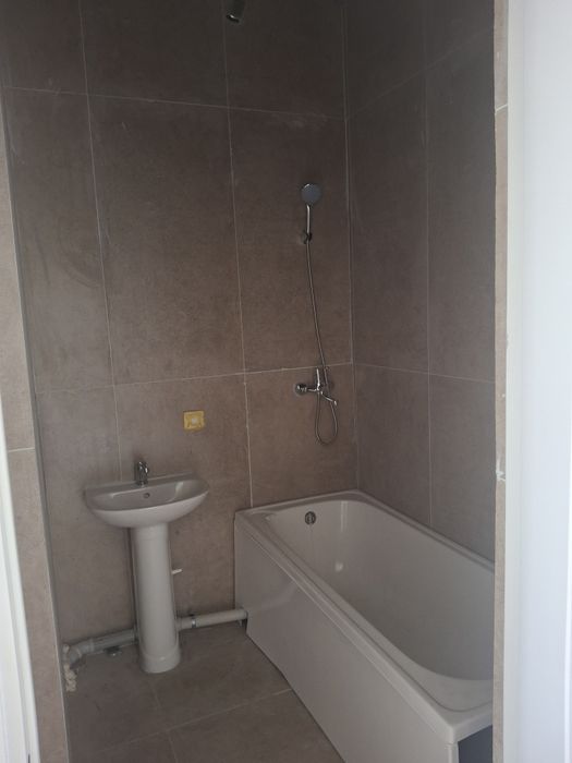 Golden House: O'z Zamin