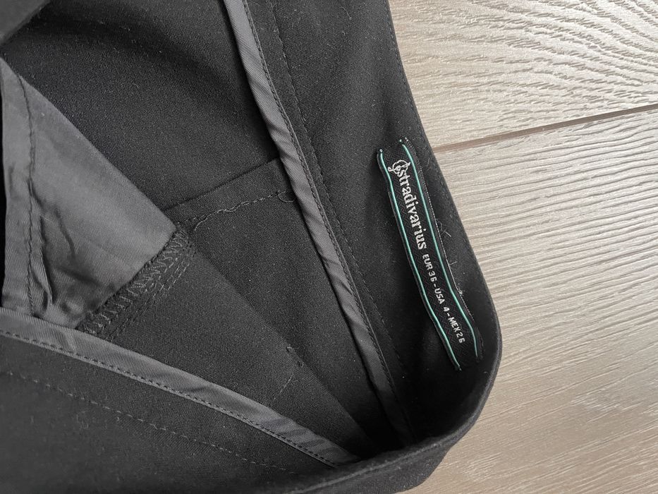 Fusta-pantaloni Stradivarius, marime S, stare excelenta.